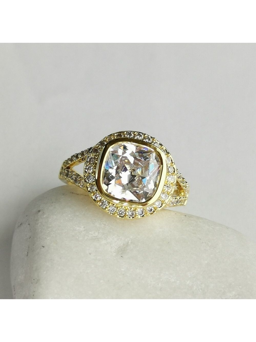 CZ Cushion cut in 14k gold ring size 7 engagement cocktail style 🆕